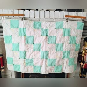 Elegant Patchwork Quilt in Mint and White
